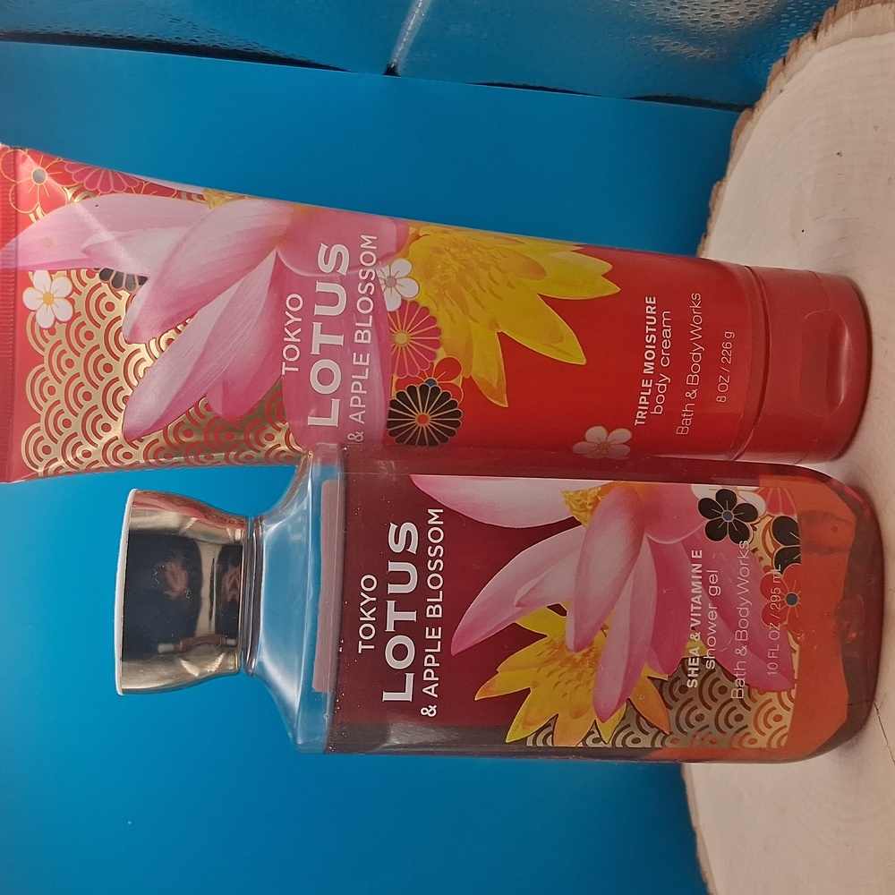 Bath&BodyWorks Tokyo Lotus&Apple Blossom Body Lotion and Shower Gel Set-Retired - Picture 6 of 6